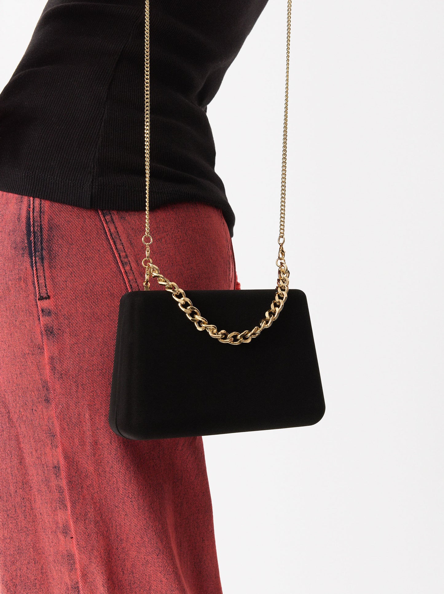 PARTY CLUTCH WITH CHAIN HANDLE